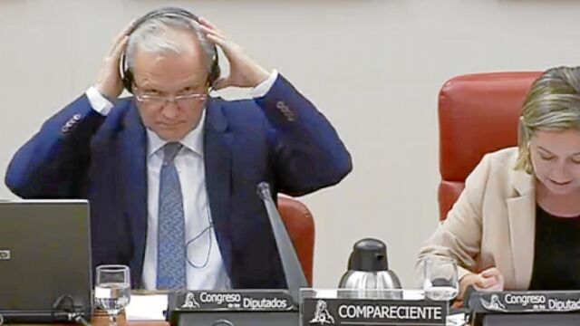 Olli Rehn, ayer, en la comisión de investigación de la crisis financiera