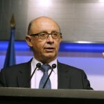 El Ministro de Hacienda, Cristóbal Montoro, hace declaraciones tras la reunión de la Comisión Nacional de Administración Local (CNAL).