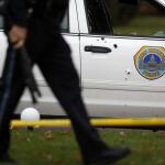 Impactos de bala en el coche patrulla de los agentes