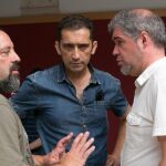 El secretario general , Unai Sordo; el autonómico, Vicente Andrés; y el provincial de CCOO, Javier Moreno, conversan en el cierre de la XXIX Escuela Confederal de Juventud del sindicato