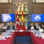 La presidenta del Parlamento autonómico, Silvia Clemente, preside la reunión de la Mesa de las Cortes en el Monasterio de San Tomás de Ávila junto al popular Ramiro Ruiz Medrano y la socialista Ana Sánchez