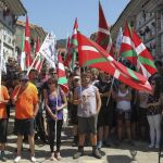 Numerosos dirigentes de la izquierda abertzale como Arnaldo Otegi, Jone Goirizelaia o Rufi Etxeberria, en el entierro de Kepa del Hoyo