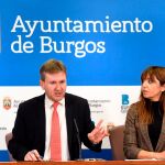 El primer edil burgalés, Javier Lacalle, hace balance de este 2018 que termina junto a la teniente de alcalde, Carolina Blasco