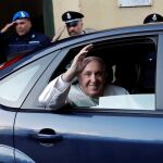 El Papa Francisco visitó hoy la prisión romana de "Regina Coeli", donde celebró ante los presos la misa de Jueves Santo