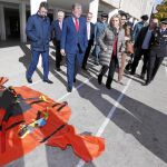 Las autoridades observan el material utilizado en un simulacro por el Greim