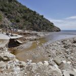 El Ayuntamiento implantará un servicio de transporte público para acceder a la cala