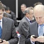 El presidente de Bankia, José Ignacio Goirigolzarri, ayer junto al conseller de Economía, Máximo Buch
