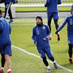 Messi, en un entrenamiento en Valdebebas rodeado de compañeros de la albiceleste