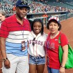 Simone Biles, con sus abuelos, con los que vive desde que tenía tres años