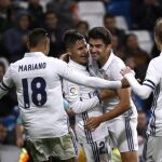 El centrocampista francés del Real Madrid Enzo Zidane (2d) celebra con sus compañeros el gol que ha marcado, el cuarto del equipo frente a la Cultural Leonesa