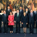 Los presidentes Mariano Rajoy y Juan Vicente Herrera, el ministro Íñigo Méndez de Vigo y la alcaldesa de Segovia, Clara Luquero, con los premiados con las Grandes Cruces de la Orden Civil Alfonso X El Sabio / Jcyl