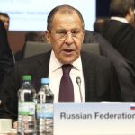 El ministro de Asuntos Exteriores ruso, Sergéi Lavrov, antes del inicio del consejo anual de la OSCE, en Hamburgo.