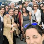 Mario y Patricia Vargas Llosa, junto a sus hijos y nietos en Boston