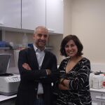 Javier Martínez-Picado, investigador ICREA en IrsiCaixa y coautor del estudio, y Maria Salgado, investigadora de IrsiCaixa y también coautora del estudio