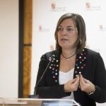 La consejera de Agricultura y Ganadería y portavoz de la Junta de Castilla y León, Milagros Marcos, durante la clausura de la jornada de exportación a Oriente Medio, explica el contenido del nuevo manual de vacuno y el ovino a los productores