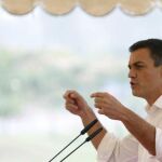 El secretario general del PSOE, Pedro Sánchez, durante su intervención en un acto de campaña en el concello coruñés de Cerceda