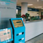 Kike Taberner. La plantilla del hospital de Alzira ha aumentado en 500 personas en los últimos meses. Pese a ello, denuncian las aglomeraciones en el servicio de urgencias