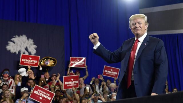 Donald Trump durante un mitin que dio en West Columbia (Estados Unidos) / Ap