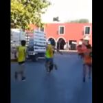Manuel Alcocer fue el corredor que le propinó la brutal patada al pobre animal