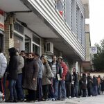 La tasa de paro de la UE cayó del 9,8 % al 8,7 %