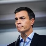 El líder del PSOE, Pedro Sánchez, durante su comparecencia ante los medios en la sede de la madrileña calle de Ferraz, para analizar los resultados de las elecciones gallegas y vascas y explicar su propuesta de hacer primarias el 23 de octubre y el congreso el 1, 2 y 3 de diciembre, el pasado lunes
