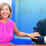 La consejera de Familia e Igualdad de Oportunidades, Alicia García, presenta el programa junto al director de la Fundación, Juan Carlos Prieto