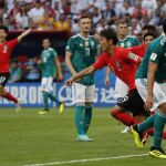 El surcoreano Kim Young-gwon celebra uno de los goles anotados ante Alemania / Ap