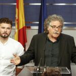 Joan Tardà (derecha) junto a Gabriel Rufián (izquierda) de Esquerra Republicana en el Congreso de los Diputados