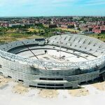 Las obras para readaptar el estadio, en una imagen de finales de agosto, marchan a buen ritmo. Los accesos y la estación de metro son otro de los escollo que tendrá que resolver de inmediato.