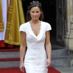La hermana de Kate Middleton sorprendió a todos con su vestido de dama de honor de Sarah Burton