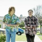 Joaquin Phoenix, como John Callahan (izq.), junto a Gus Van Sant (dcha.)