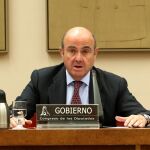 El ministro de Economía Luis de Guindos durante su comparecencia en la Comisión de Economía del Congreso de Los Diputados