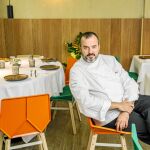 Javier Aparicio en la sala de Salino, proyecto que comparte con su hermano Paco