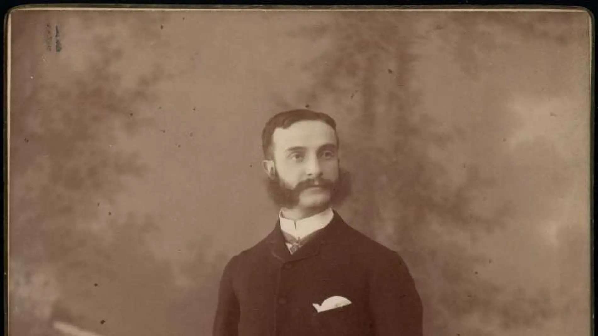 Alfonso XII, hijo de Isabel II, gobernó en España de 1874 a 1885