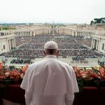 Imagen del Papa Francisco en el balcón del Vaticano