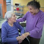 A la izda, María Gloria; a la dcha, su hija María