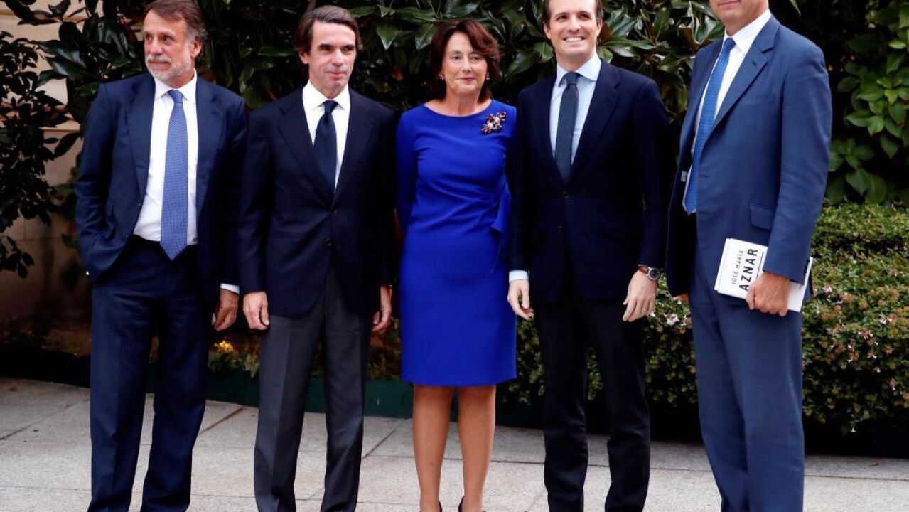 Aznar llama a unir el voto de centro derecha en Casado