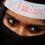 Una mujer con una banda en la que se lee "#Soy yo la siguiente?"durante un protesta contra el incremento de los abusos sexuales / Foto: Efe
