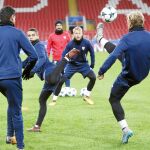 Los jugadores sevillistas, durante el entrenamiento de ayer en Moscú