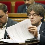 El presidente de la Generalitat de Cataluña, Carles Puigemont y el vicepresidente, Oriol Junqueras