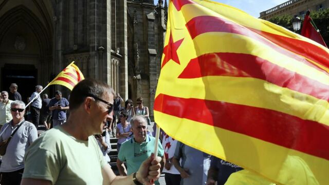 El coordinador general de EH Bildu, Arnaldo Otegi, en la manifestación de San Sebastián en la que han ondeado ikurriñas y esteladas