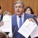 El presidente del PP-A, Juan Ignacio Zoido, ayer en la Cámara autonómica