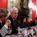 Los fiscales Javier Zaragoza y Fidel Cadena junto a las abogadas del Estado y el abogado de Vox
