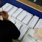 Varias papeletas electorales de las últimas elecciones generales