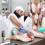 El presidente Juan Vicente Herrera y Milagros Marcos visitan una empresa cárnica de la provincia de Segovia
