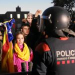 Los manifestantes se enfrentaron el martes con los agentes