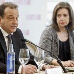 El fiscal anticorrupción de Baleares y del caso Nóos, Pedro Horrach, junto a la directora de la revista Vanity Fair, Lourdes Garzón