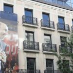La lona sustituye al cartel de la campaña a las elecciones municipales, autonómicas y europeas del 26 de mayo.