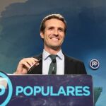 Casado competirá por liderar el PP en la segunda vuelta y llama a Cospedal a sumarse