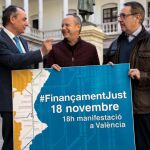 El presidente de la Confederación Empresarial Valenciana (CEV), Salvador Navarro, y los secretarios generales de CCOO-PV, Arturo León , y UGT-PV, Ismael Saez